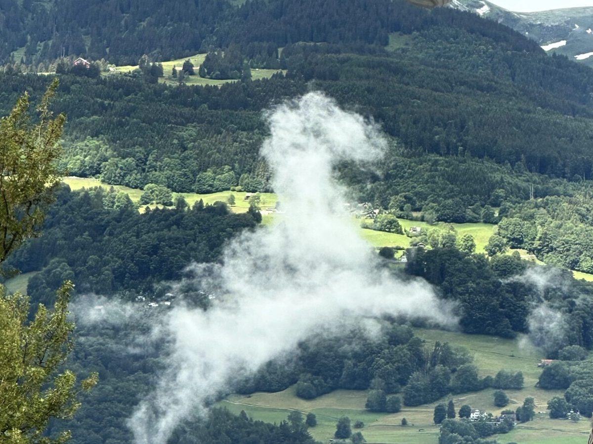 A cloud is a&nbsp;horse